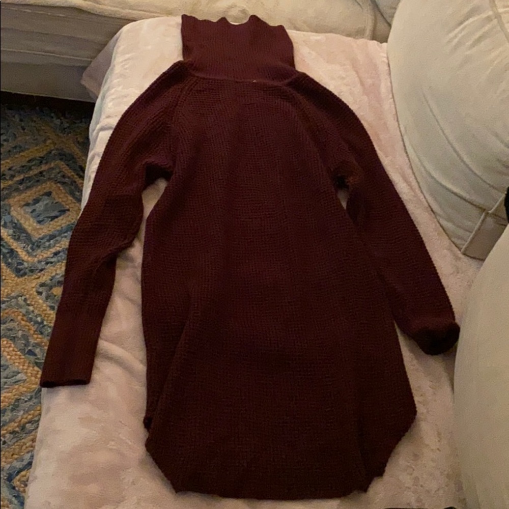 Burgundy turtleneck / knit thick material